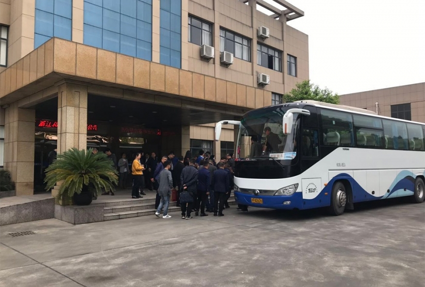 嘉興(xing)市政府(fu)領導來(lai)我司視(shi)察工作(zuo)